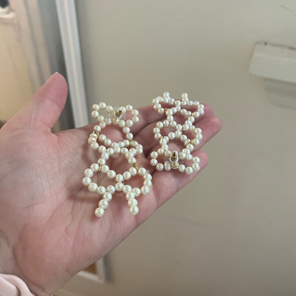 Tuckernuck Triple Pearl Leighton Earrings - Picture 3 of 3